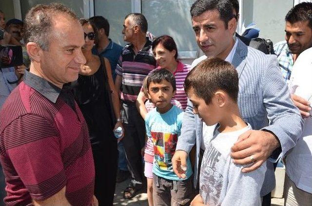 Cumhurbaşkanı Adayı Demirtaş'tan Soma'ya Bayram Ziyareti