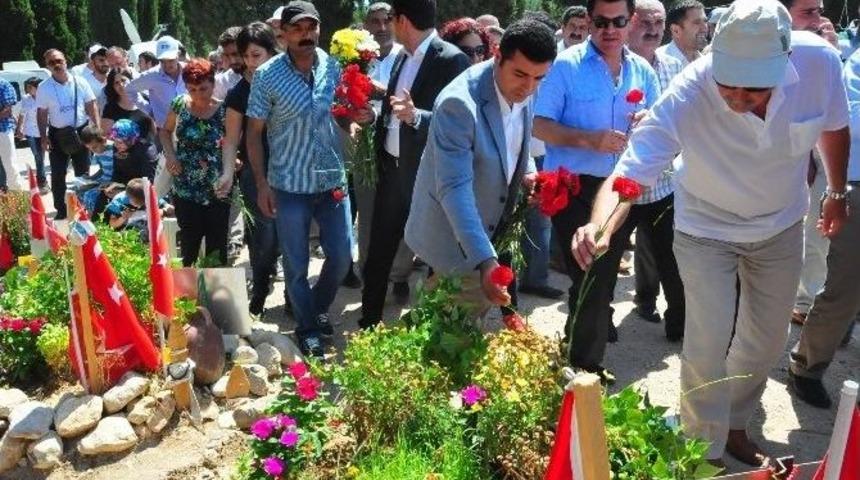 Cumhurbaşkanı Adayı Demirtaş Maden Şehitliğinde
