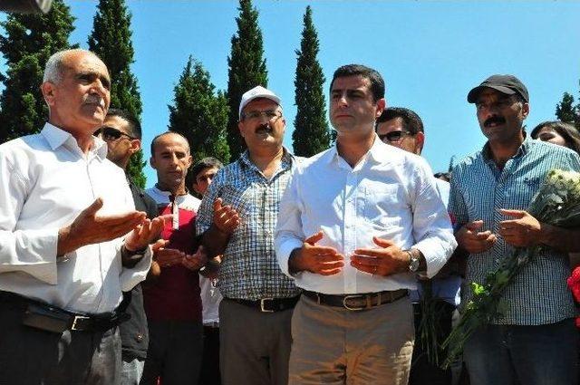 Cumhurbaşkanı Adayı Demirtaş Maden Şehitliğinde 1