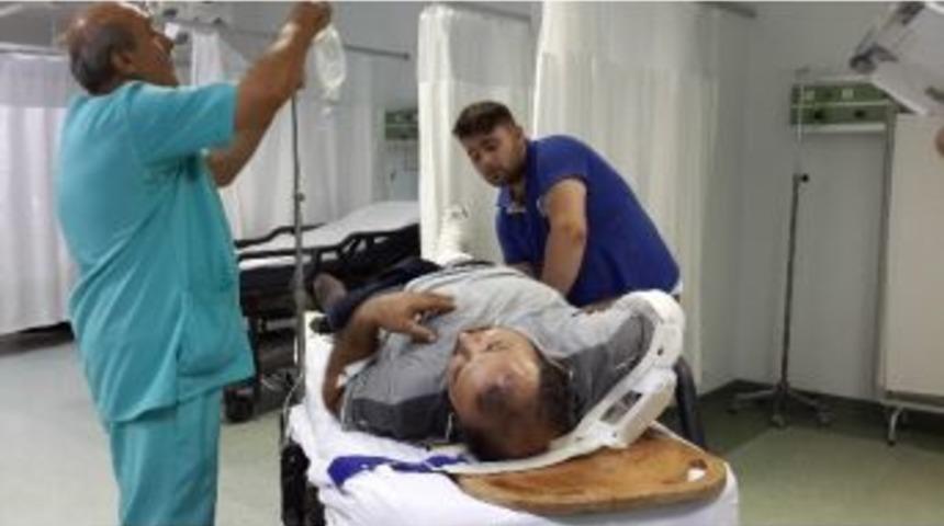 Otomobil &Ccedil;arpıp Ka&ccedil;tı: 1 Yaralı