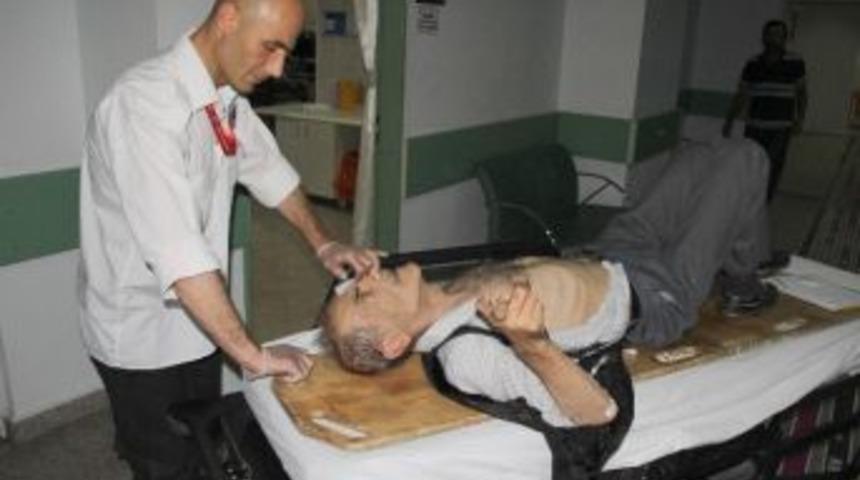 Otomobilin &Ccedil;arptığı Yaşlı Adam Ağır Yaralandı
