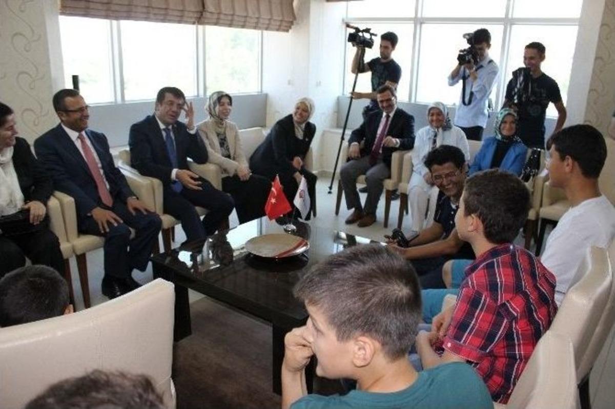 Bakan Zeybekci&rsquo;den İsrail&rsquo;e Sert S&ouml;zler