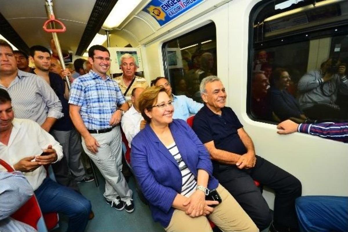 İzmir&rsquo;de Metro Bayramı