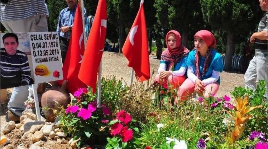 Babalarının Mezarına Bayram Mektubu Bıraktılar