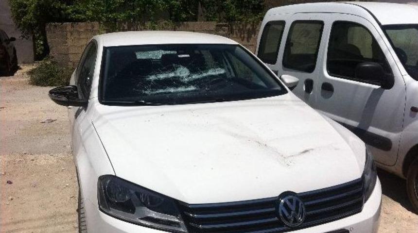 Kavga Sonrası İki L&uuml;ks Ara&ccedil; Adeta Par&ccedil;alandı: 1 Yaralı