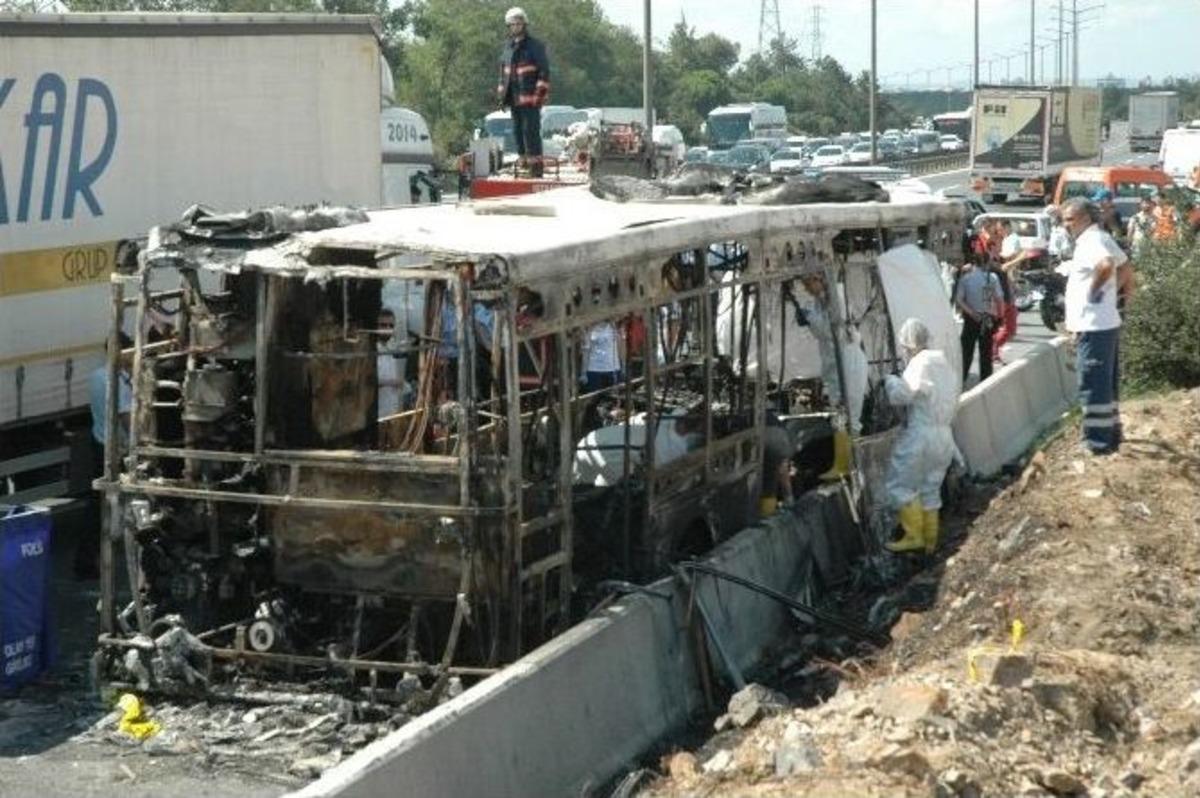 Tem'de Otob&uuml;s Faciası: 4 &Ouml;l&uuml;, 6 Yaralı