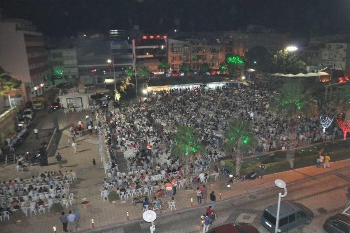 Binlerce Menemenli Sahur Sofrasında Buluştu