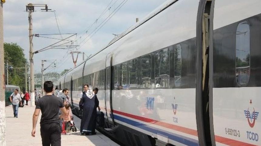 Yht&rsquo;ye İlk G&uuml;n Sakarya&rsquo;dan B&uuml;y&uuml;k İlgi