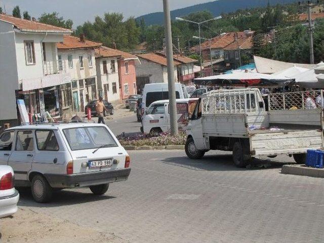 Pazar Yerinde Trafik Keşmekeşi