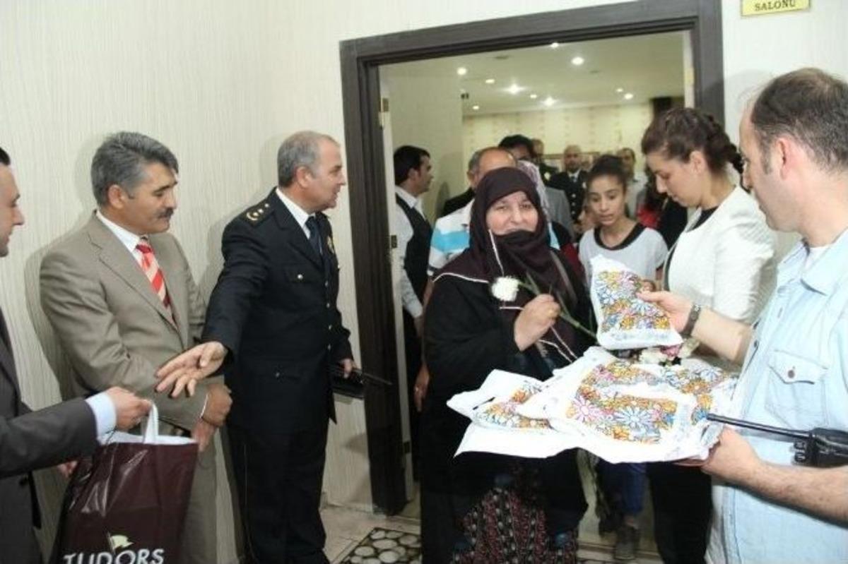 Ağrı&rsquo;da Şehit Ailelerine İftar Yemeği