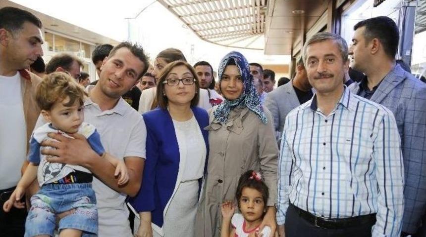 Başkan Fatma Şahin, Şahinbey İl&ccedil;esinde Halkla Bayramlaştı