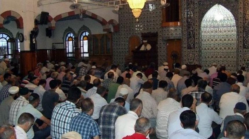 Bayram Namazında Camiler Doldu Taştı