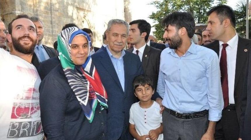 Başbakan Yardımcısı B&uuml;lent Arın&ccedil; Bayram Namazını Ulu Cami'de Kıldı