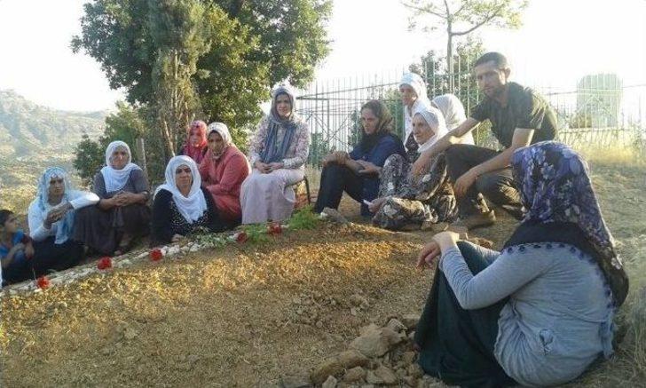 Kulp Belediye Eşbaşkanı Baran, İntihar Eden Kadını Mezarı Başında Ziyaret Etti