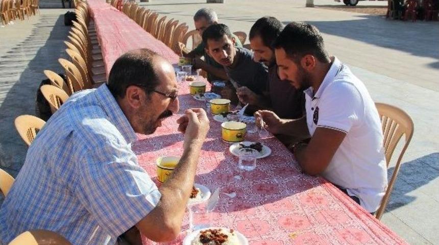 Haliliye Belediyesi Tarafından Bayramda Vatandaşlara Pilav Ve Zerde Dağıtıldı