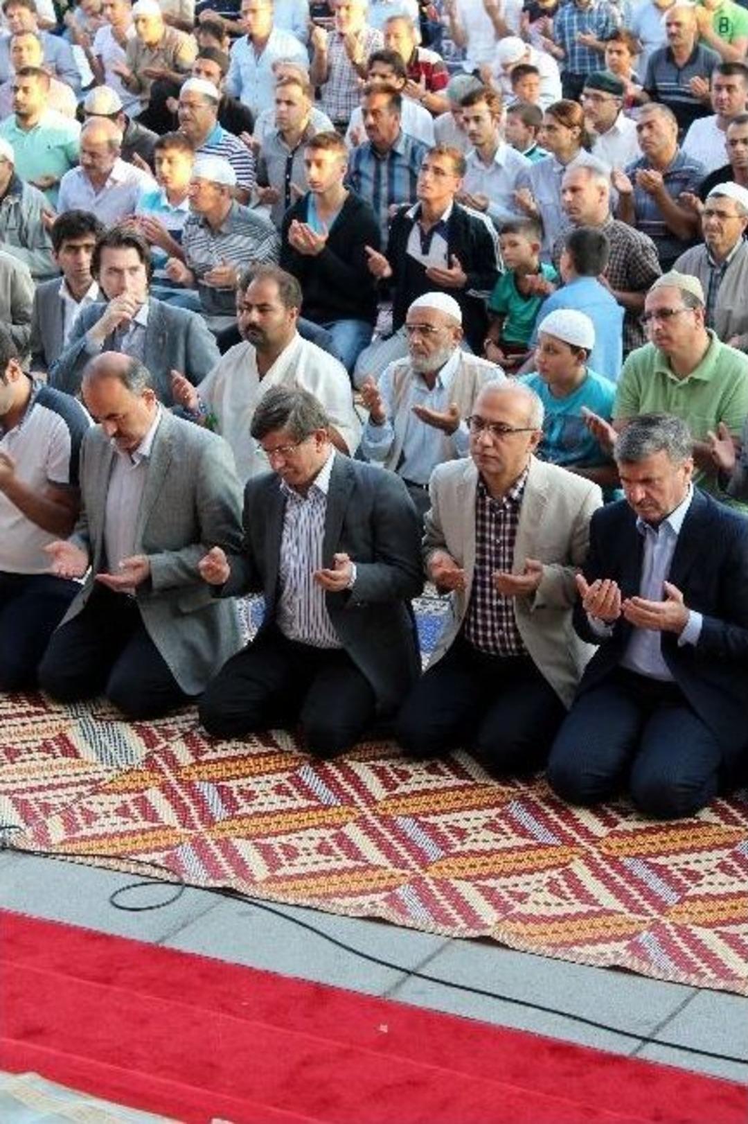 Bakanlar Bayram Namazını Konya&rsquo;da Kıldı