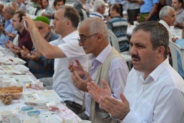 G&uuml;ng&ouml;renli 5 Bin Kişi Bayram Kahvaltısında Buluştu 1