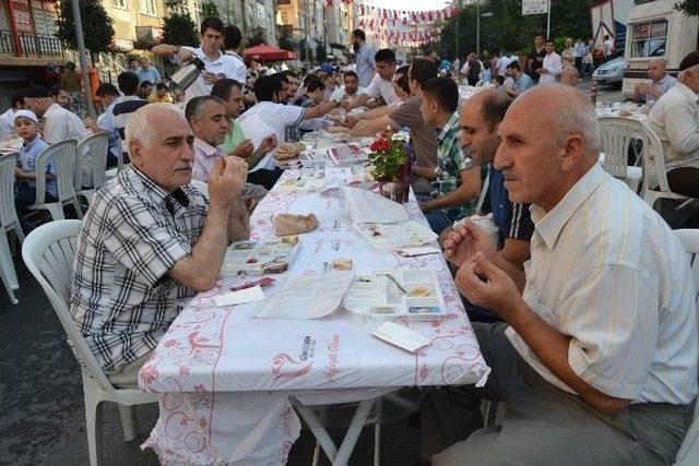 G&uuml;ng&ouml;renli 5 Bin Kişi Bayram Kahvaltısında Buluştu 2