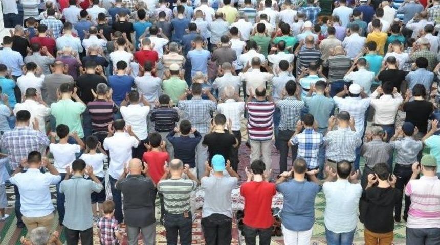 Acının Merkezi Soma&rsquo;da İlk Bayram Namazı