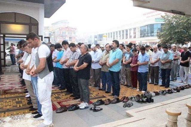 Sakarya&rsquo;da Bayram Namazı 1