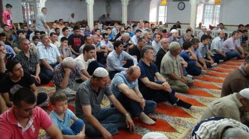 Tekirdağ'da Bayram Namazında Camiler Doldu Taştı