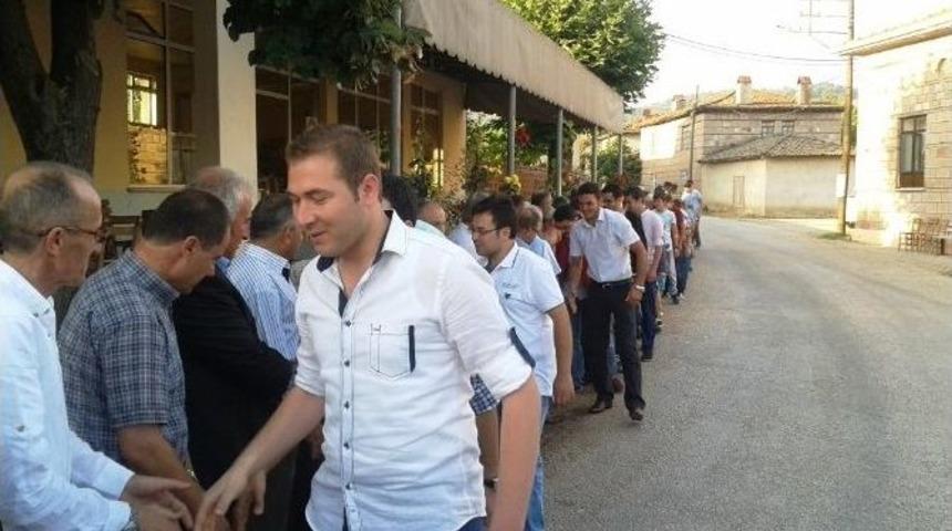 Y&uuml;z Yıllık Bayramlaşma Geleneği S&uuml;rd&uuml;r&uuml;l&uuml;yor