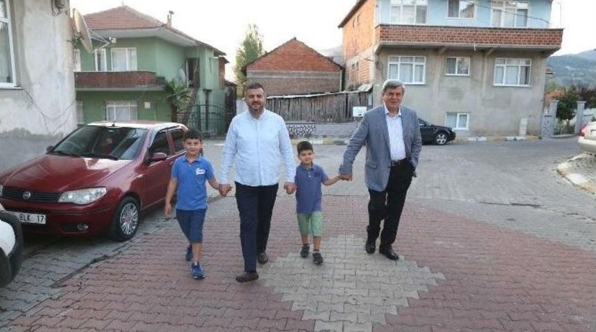 Karaosmanoğlu, Bayram Sevincini Torunlarıyla Yaşadı