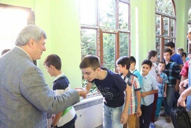 Karaosmanoğlu, Bayram Sevincini Torunlarıyla Yaşadı 1