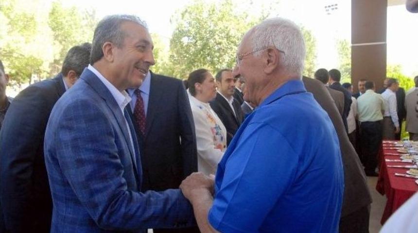 Bakan Eker Diyarbakır&rsquo;da Halkla Bayramlaşma T&ouml;renine Katıldı