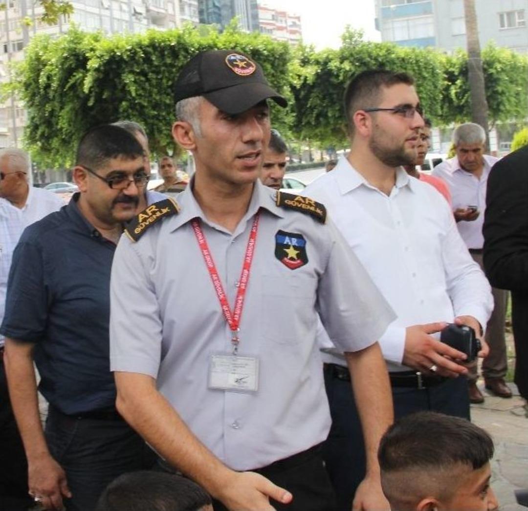 G&uuml;venlik&ccedil;inin Kovduğu &Ccedil;ocuk Bakandan Futbol Sahası İstedi