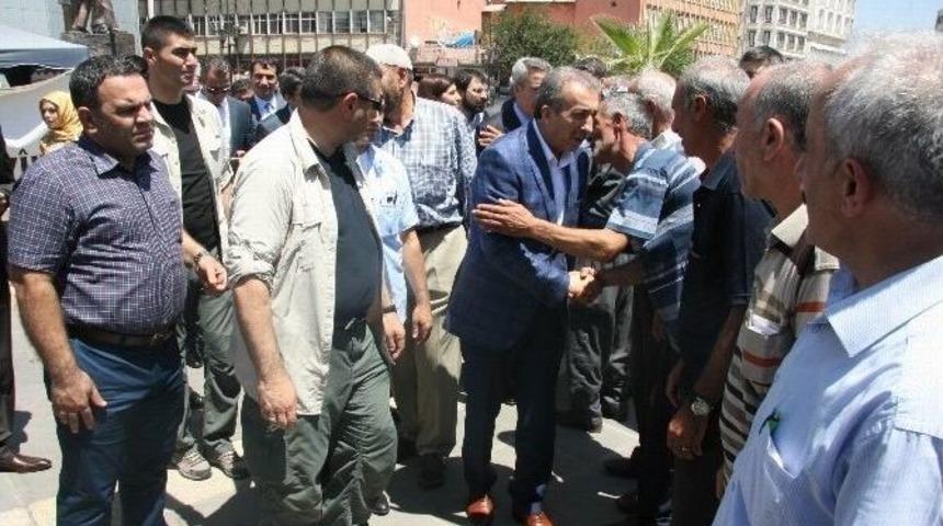 Bakan Eker'den Eylem Yapan Ailelere Ziyaret