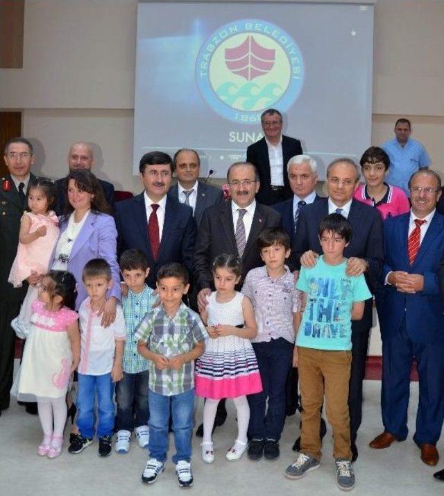 Trabzon'da Protokol Ve Halk Bayramlaştı