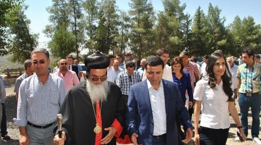 Demirtaş, Mor Gabriel Manastırını Ziyaret Etti