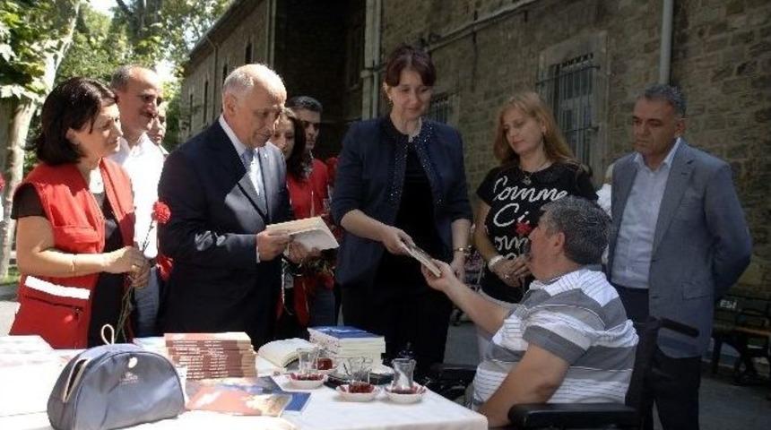 T&uuml;rk Kızılayı Bayramda Yaşlıları Unutmadı