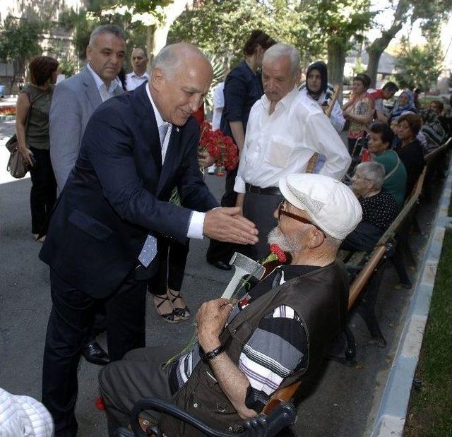 Türk Kızılayı Bayramda Yaşlıları Unutmadı 2