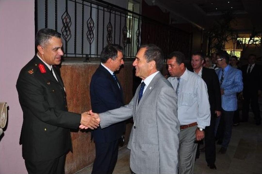 Asiller Soma&rsquo;da Vekiller Manisa&rsquo;da Bayramlaştı