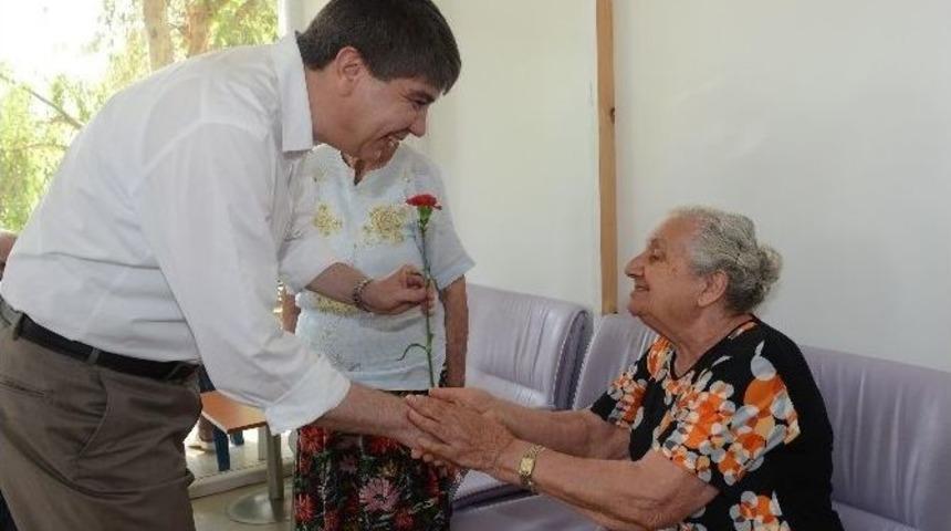 Başkan T&uuml;rel&rsquo;den Şehitlik Ve Huzur Evine Bayram Ziyareti