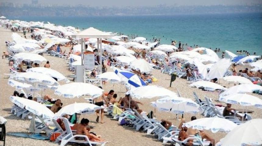 Antalya&rsquo;da Bayramda Sahiller Doldu Taştı