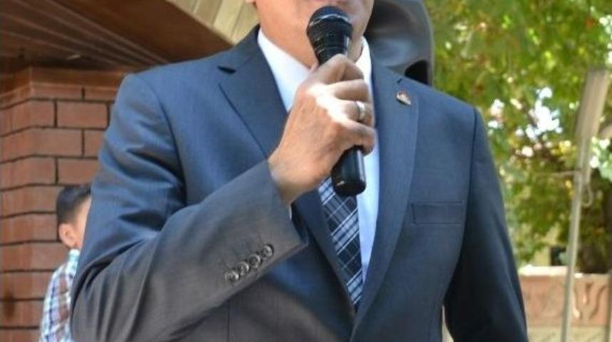 Ak Parti'de Kalabalık Bayramlaşma