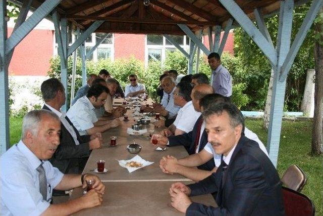 Pasinler'de Protokol Ve Vatandaş Öğretmenevinde Bayramlaştı