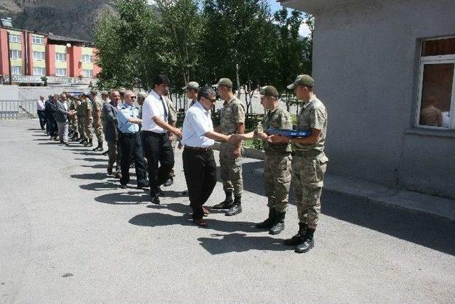 Pasinler'de Protokol Ve Vatandaş Öğretmenevinde Bayramlaştı