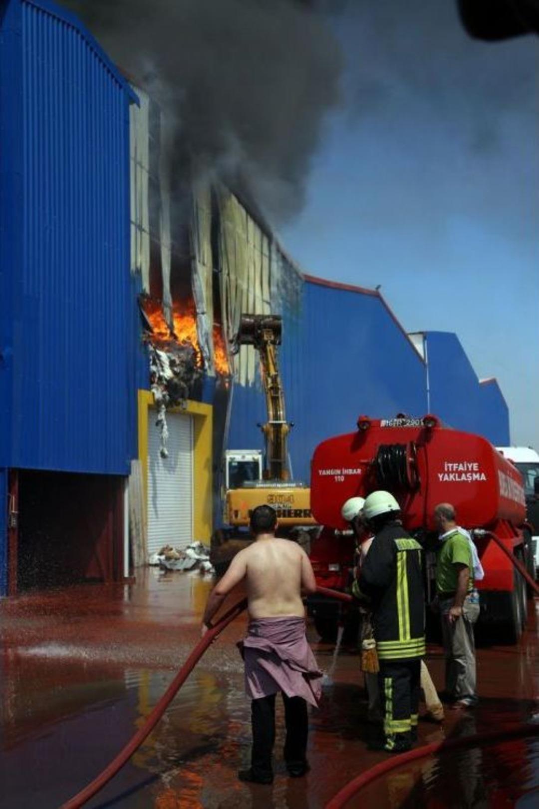 Bursa'da Tekstil Fabrikasındaki Yangın