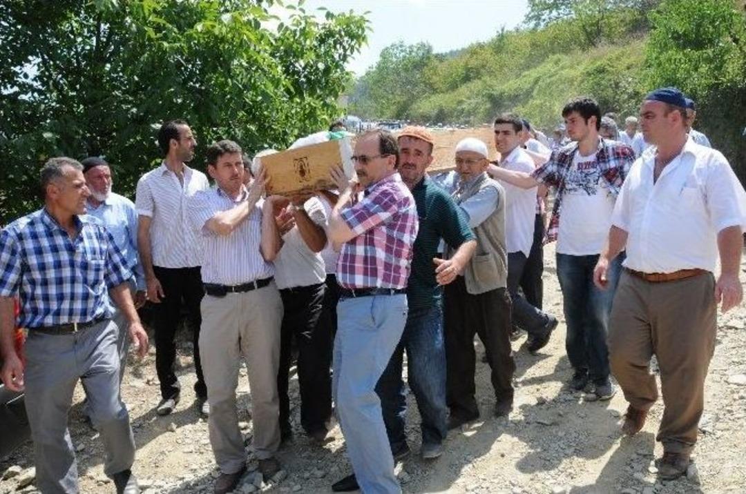 &Ccedil;orum&rsquo;daki Kazada &Ouml;lenler Defnedildi