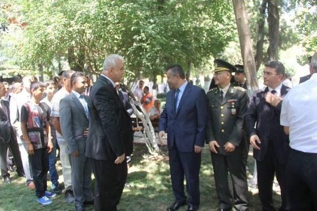 Hatay Valiliğinden Halkla Bayramlaşma Töreni