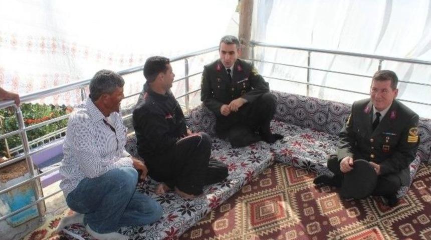 Jandarma, Gaziler Ve Şehit Yakınlarıyla Bayramlaştı
