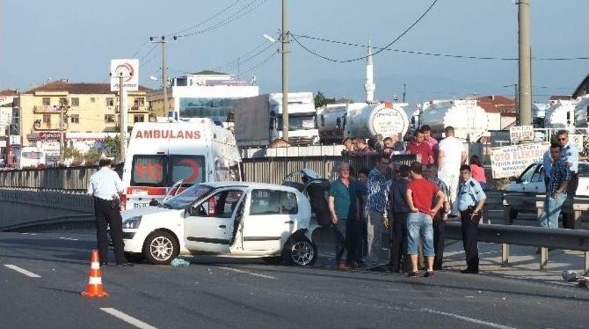 Kocaeli K&ouml;rfez'de Trafik Kazası: 7 Yaralı