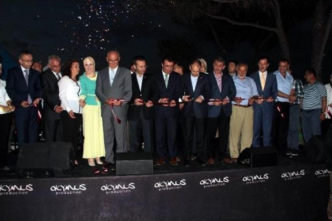 Bakan İstedi, Salona T&uuml;rk&ccedil;e İsim Verildi