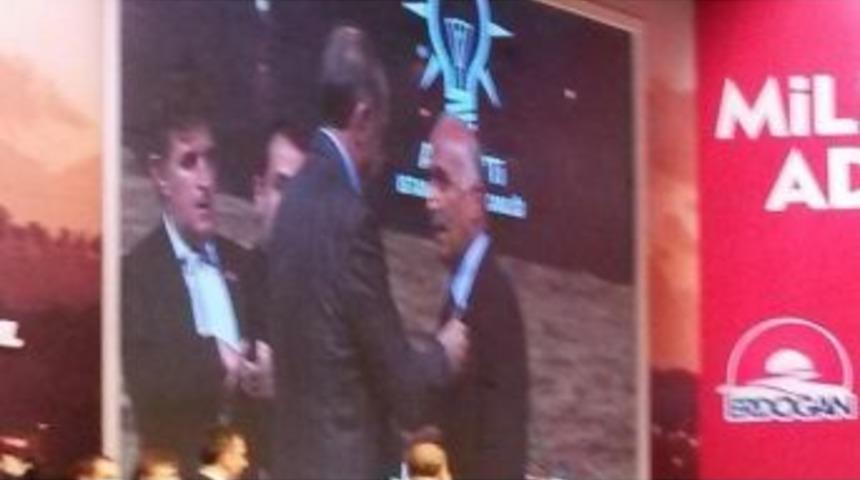 Azizoğlu'nun Rozeti Başbakanın Elinden