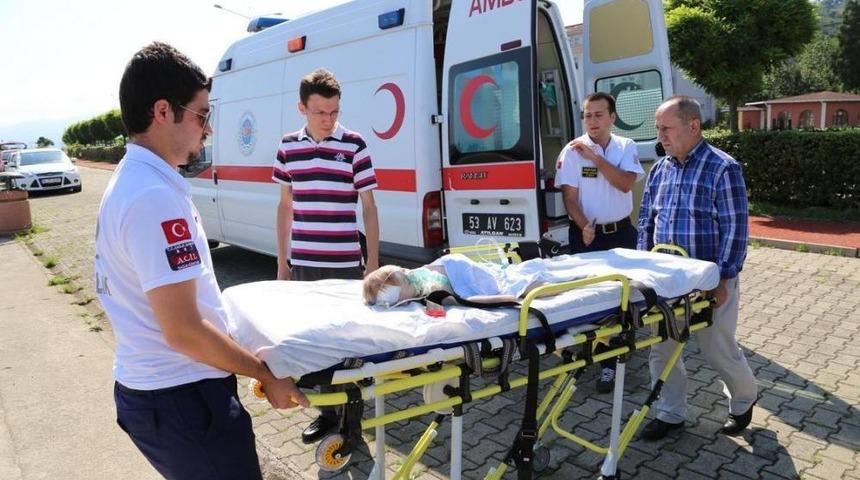 Ambulans Helikopter Minik Berat I&ccedil;in Havalandı