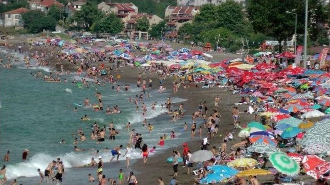 Karadeniz'de Plajlar Tıklım Tıklım